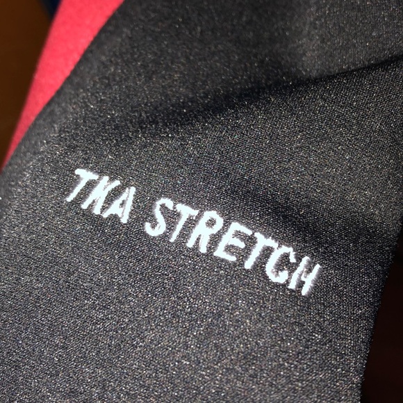 Red and black north face jacket - Picture 5 of 5